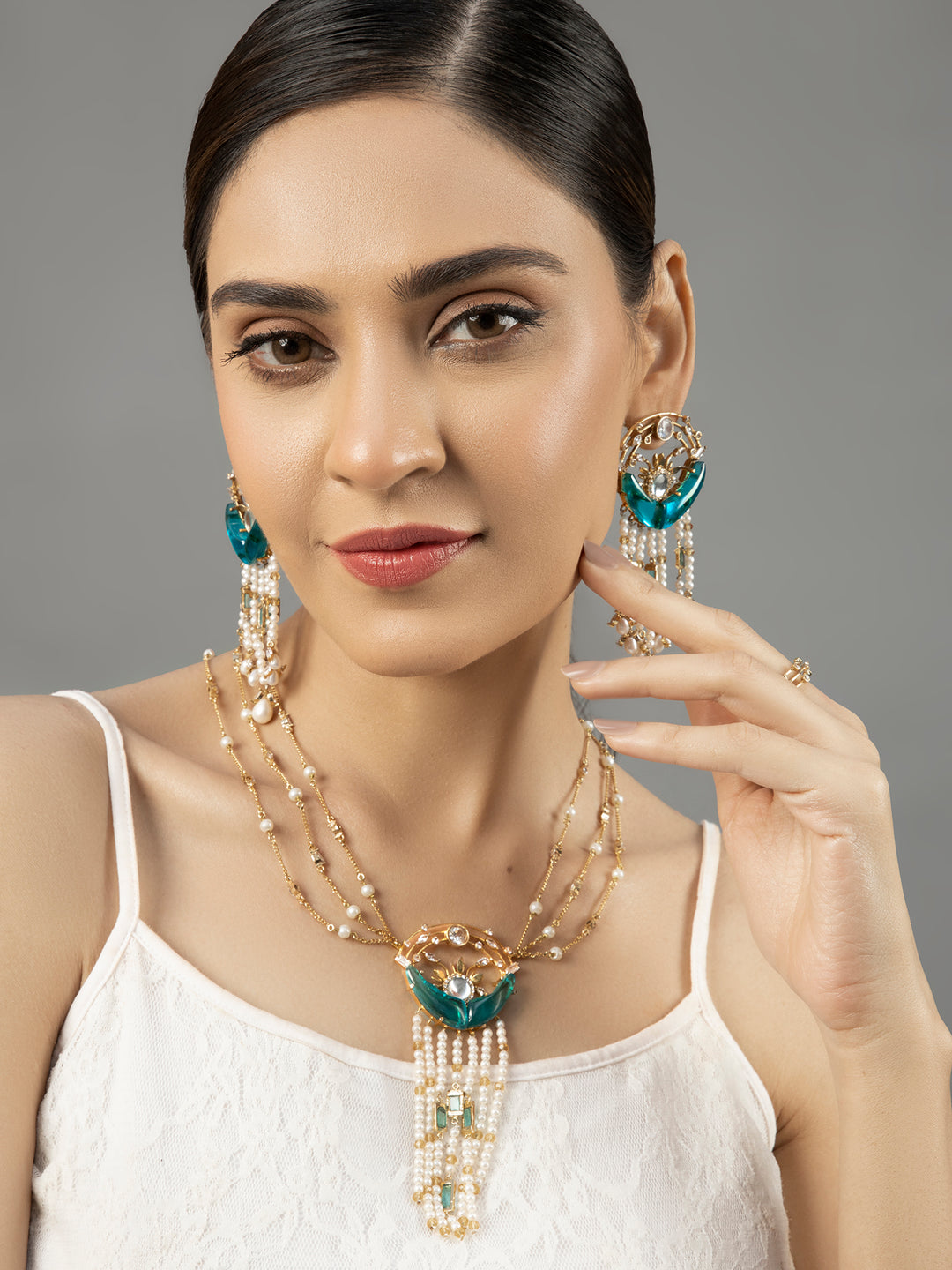 Tealing Glit Chandelier Earrings