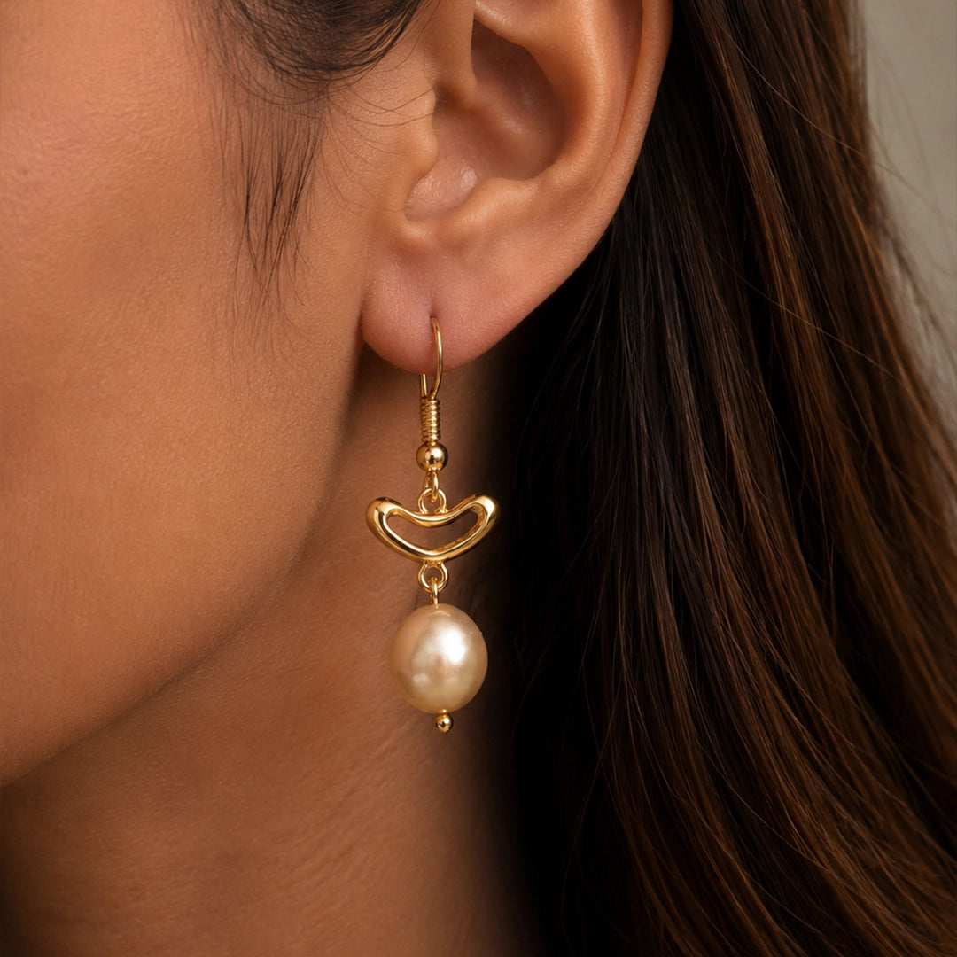 Hearty pearl earrings